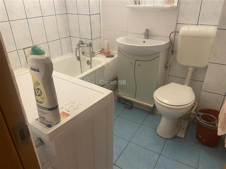 Garsoniera , zona B-dul Independentei , et 2 , 32 mp , decomandata , mobilata si - 10