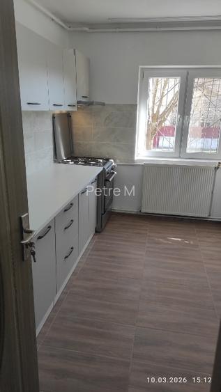 Proprietar închiriez ap. 2 camere decomandat, nemobilat.  - 4