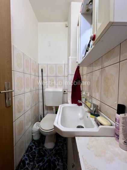  Apartament 3 camere, semidecomandat, 63mp, etaj 2/4 - Zona Lipovei - 10