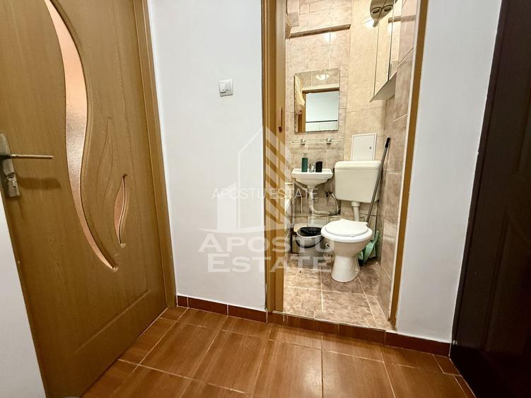 Garsoniera la etajul 1, zona Complexului Studentesc - 5