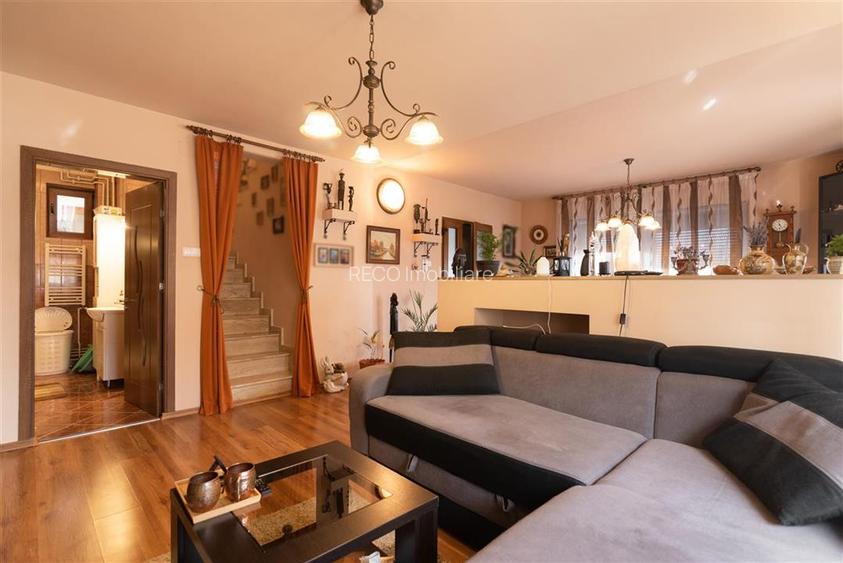 Casa P+M cu 4 camere+living+loc de luat masa in Santion - 3