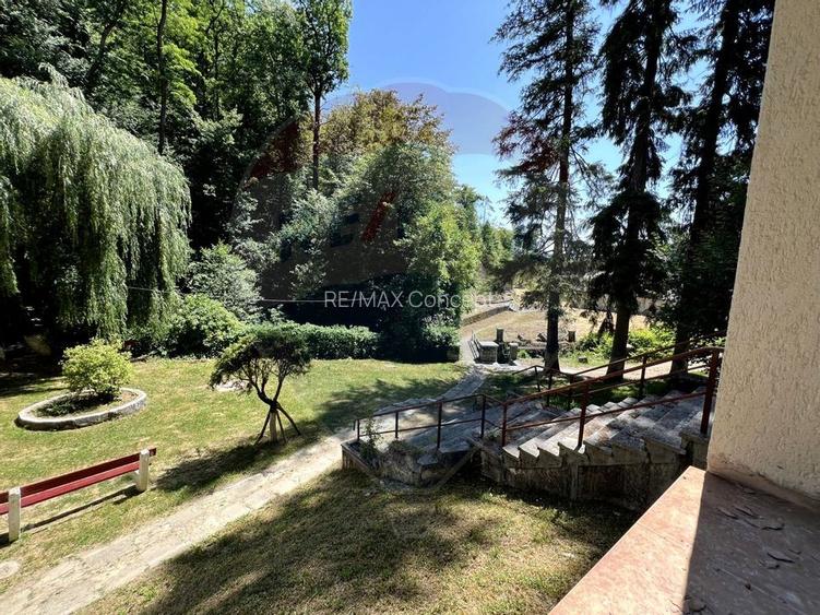 Hotel-bază de tratament, edificat în zonă cu ape sulfuroase - 4