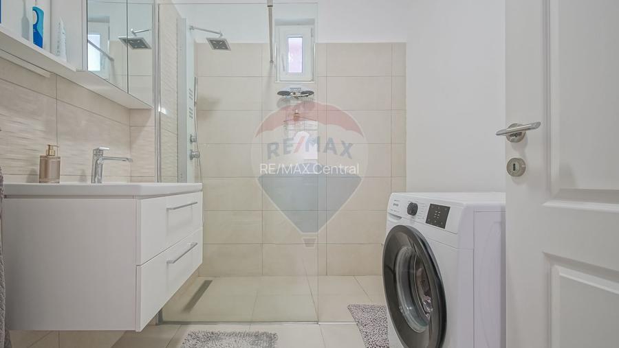 Casă falnică, curte individuală, langă Piața Unirii, în inima Scheilor - 12