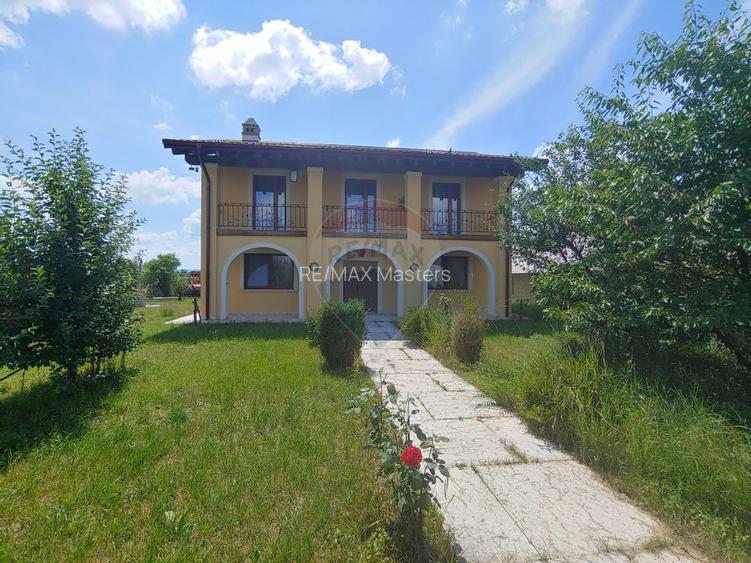 Casă / Vilă de lux cu 5 camere de vânzare în Vadu Moldovei, Suceava - 3