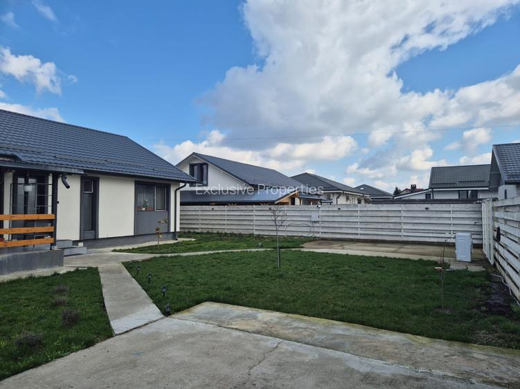 Casa Darza, curte spatioasa - 12