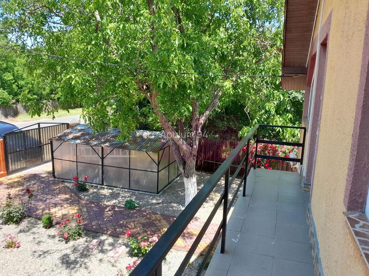 Movilita  (IL) - de vanzare casa 5 cam p+1 - 54