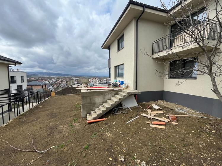 Casa individuala, 5 camere , 137mp uitli cu 415mp de teren. Dezmir - 2