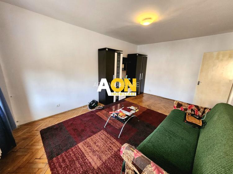 De vanzare apartament 3 camere, etaj 1, Cetate - 2