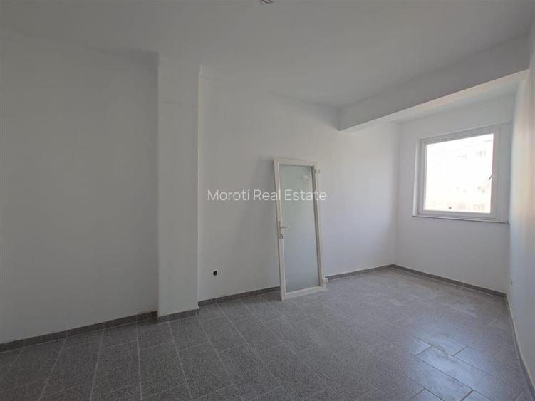 Spatiu pentru birouri km 0 Brad - 5