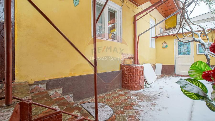 Proprietate cu 2 apartamente și garaj, Schei - 19