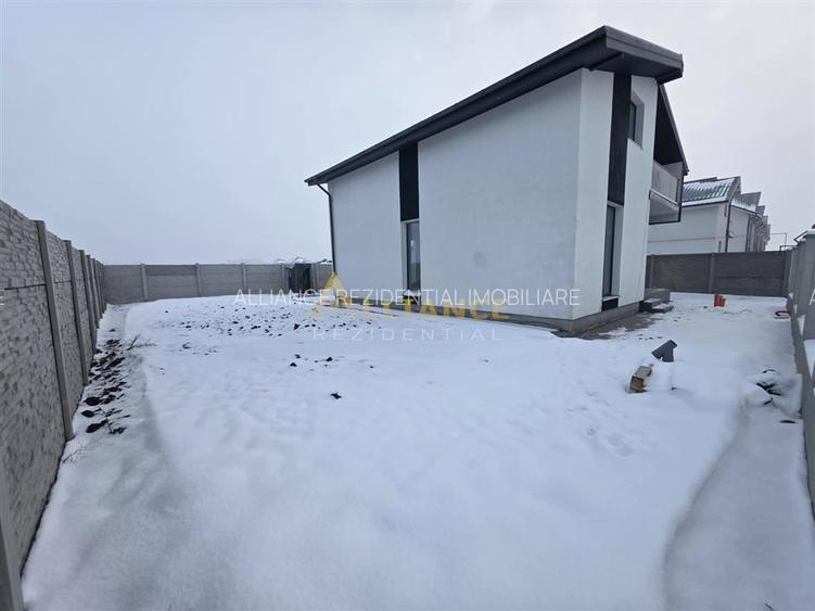 Vila individuala - 4 camere - 3 bai - 200 m de bulevardul principal - 5