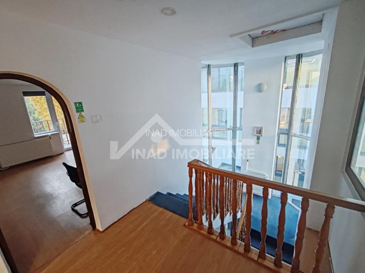 Casă de închiriat, Strada Republicii,  D+P+2E, curte proprie de 550 mp - 7