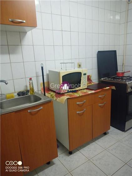 Inchiriere 1 camera dintr-un apartament cu 3 camere. - 2