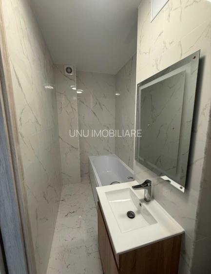 Etaj 3/10 - 2 camere decomandat - renovat - bloc pe cadre - Dacia - 5