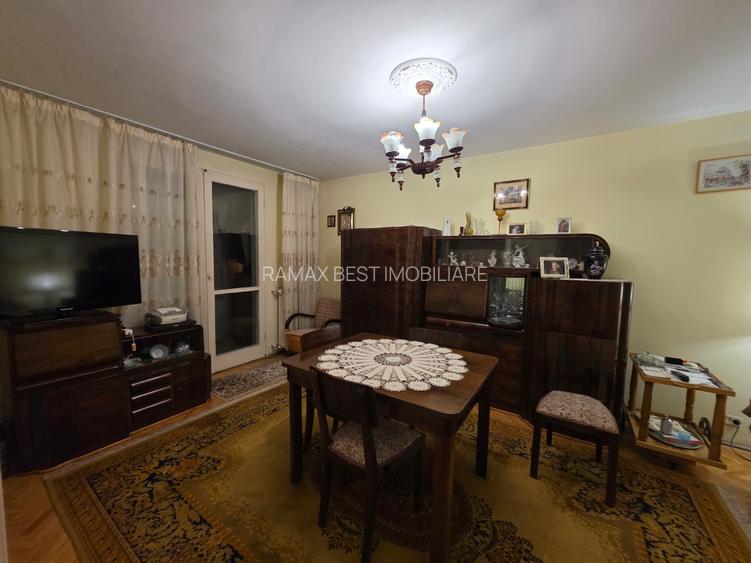 Titan, 5 minute metrou, strandul Cara, pe strada Stanila, bloc H, 4 etaje - 4