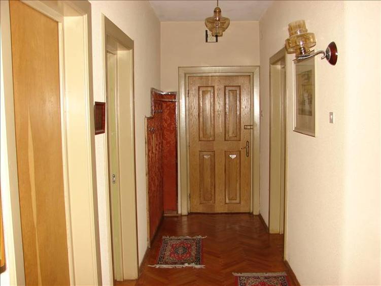 Apartament 3 Camere+ TEREN la Vilă – Vedere Unică la Parcul Sub Arini