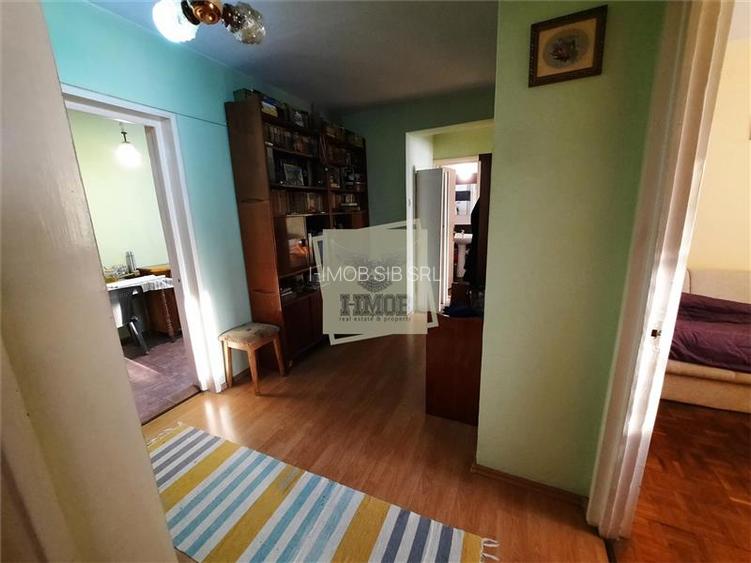 Apartament mobilat cu 3 camere in zona Strand - 2