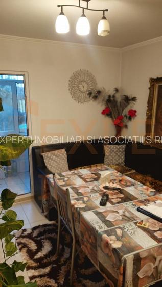 Apartament 2 camere de vanzare, situat in zona Poarta 6 - 3
