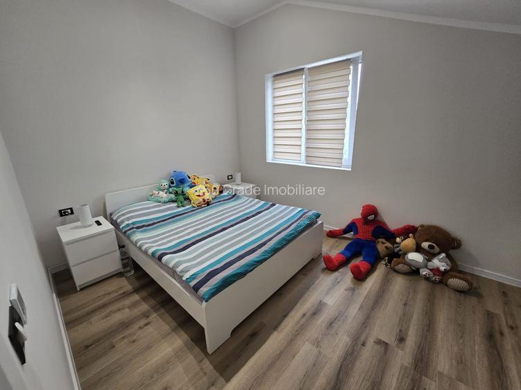 Duplex despartit prin camera tehnica - 4 camere Toate Utilitatile - 9