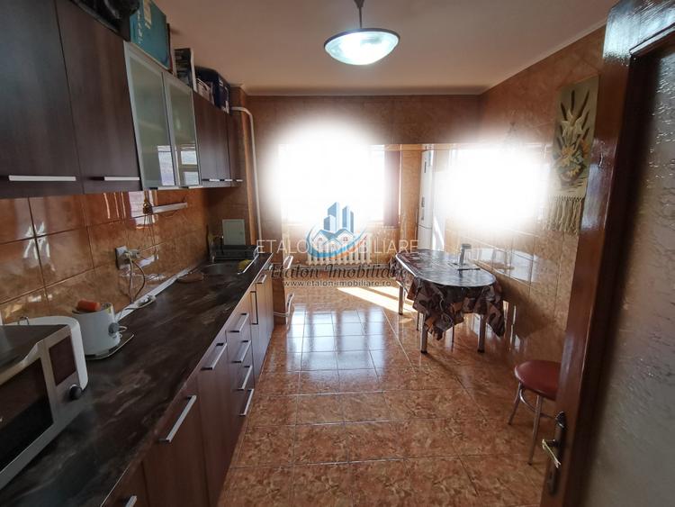 Apartament 3 camere, decomandat, 1 Mai - 5