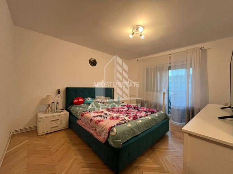 Apartament 4 camere, 2 bai, 2 balcoane,centrala proprie, etajul 2 - 3