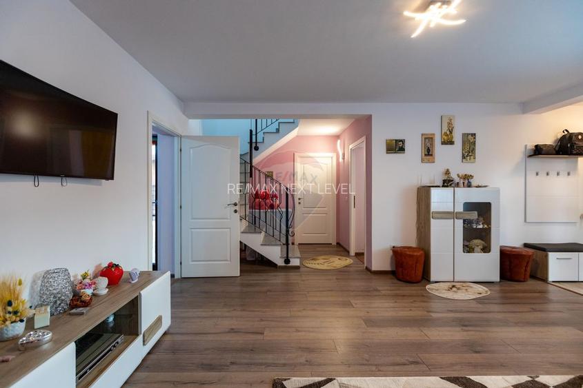 Casa / Vila cu 4 camere de vanzare, Calea Moldovei-Casa Visurilor - 2