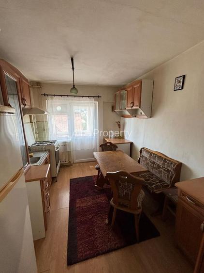 Apartament 3 camere  decomandat , zona  Cetate - 2