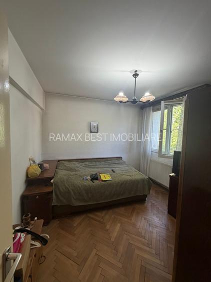 Nicolae Grigorescu fix la metrou pe Camil Ressu, bloc tip H - 3