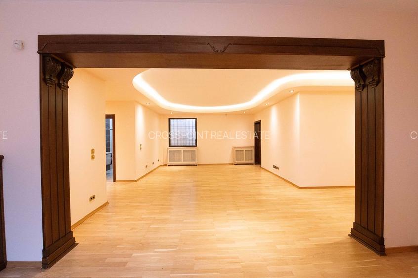 Vila cu piscina, 22 camere și consum ZERO, Baneasa – Romatsa - 3