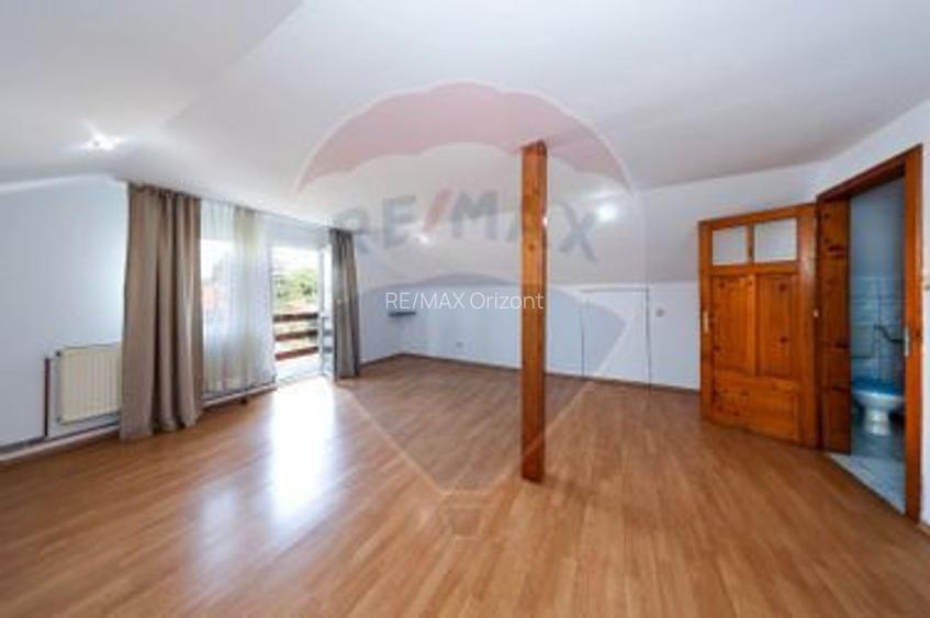 Vilă cu 8 camere de vânzare si spatiu comercial - 14