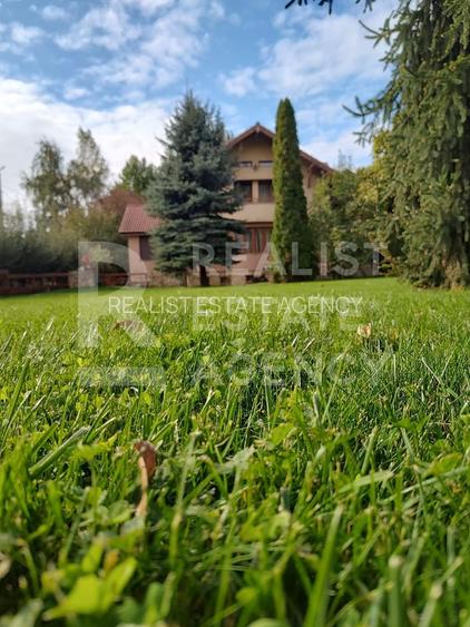 Vilă individuală 430 mp utili, teren 2.000 mp, panouri solare - 2