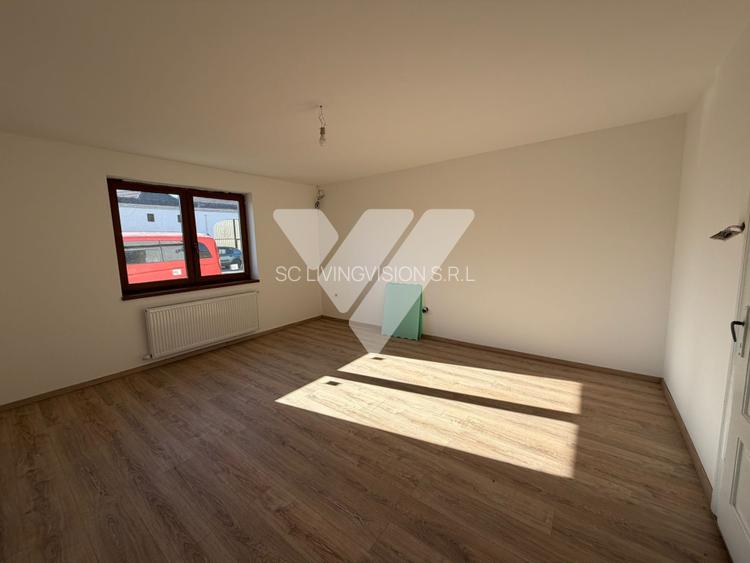 Casa 54 mp in Cristian cu teren de 1400 mp in renovare - 2