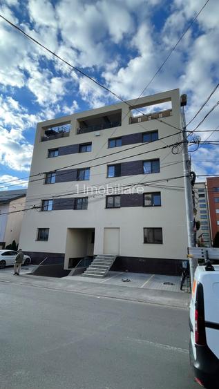 Spatiu comercial cu multiple destinatii parter bloc - 7