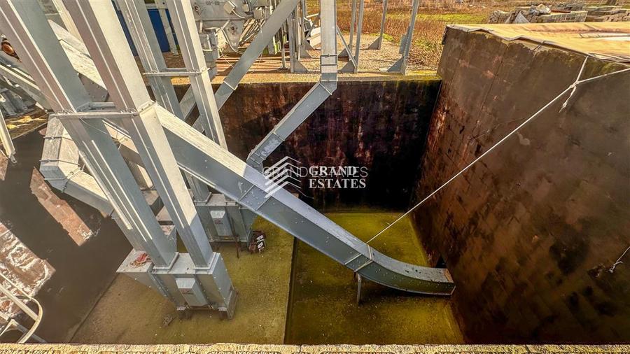 Siloz - Baza receptie si depozitare cereale 3000 tone | 2 ha teren | - 2