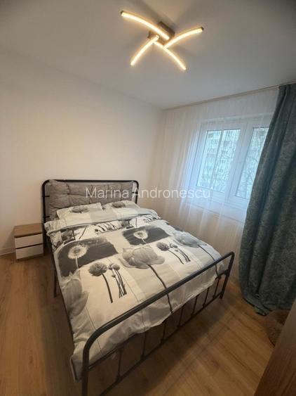 Proprietar vând apartament 3 camere etaj 5, renovat în bloc reabilitat preț  - 9