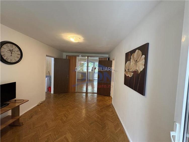 Obregia - Fantana Florilor,  bloc retras de la bulevard - 13