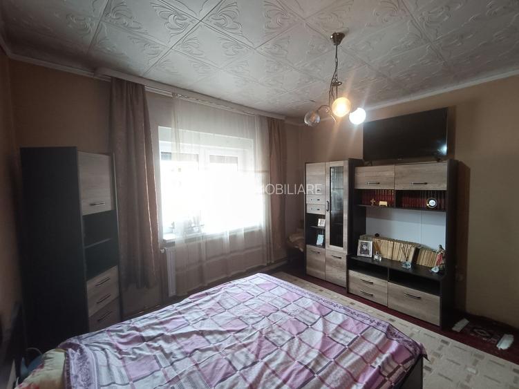 Casă de vanzare cu 4 camere 107 mpu pivnita anexe curte gradina Sebes - 2