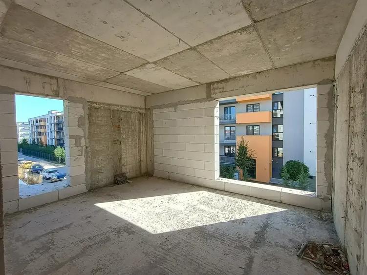 3 camere spațioase, 2 băi și balcon mare