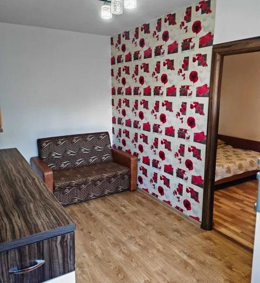 Apartament cu 2 camere, etajul 3/4, zona Podu Ros
