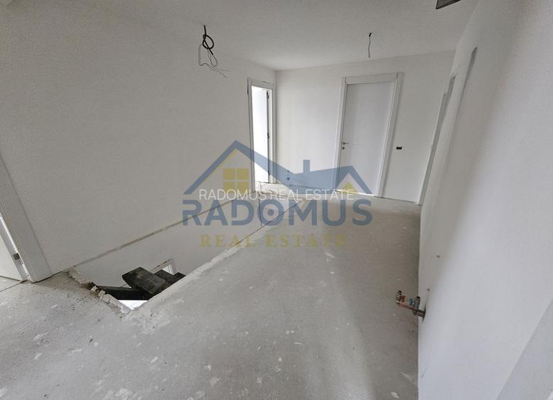 Vila Tătărani - 280 mp utili - 500 mp Teren - 8 Camere + 4 Băi - 10