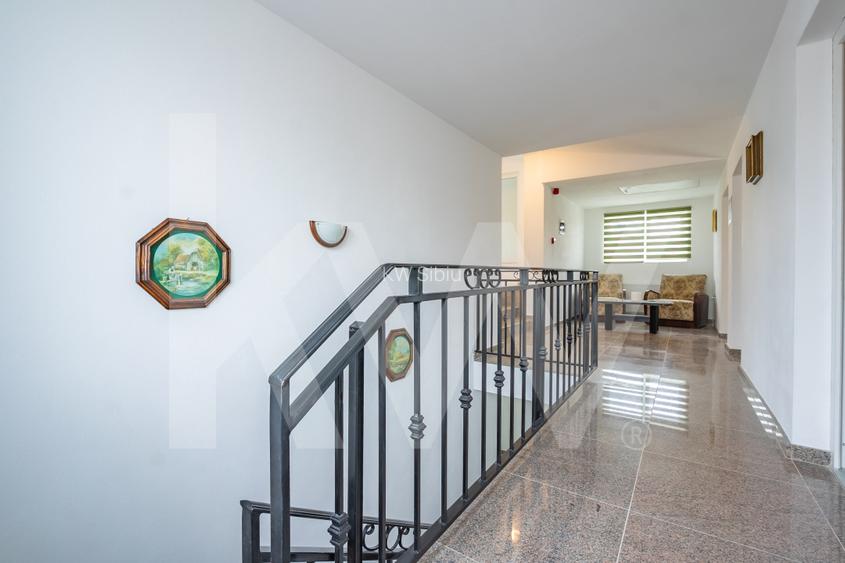 Cladire cu 15 camere si potential de pensiune in Ocna Sibiului - Investitie top - 13