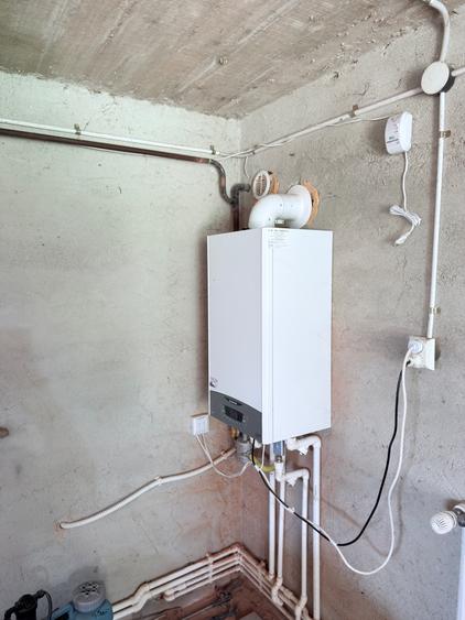 Casuta cu toate utilitatile si 2300mp teren la Catamaresti Deal