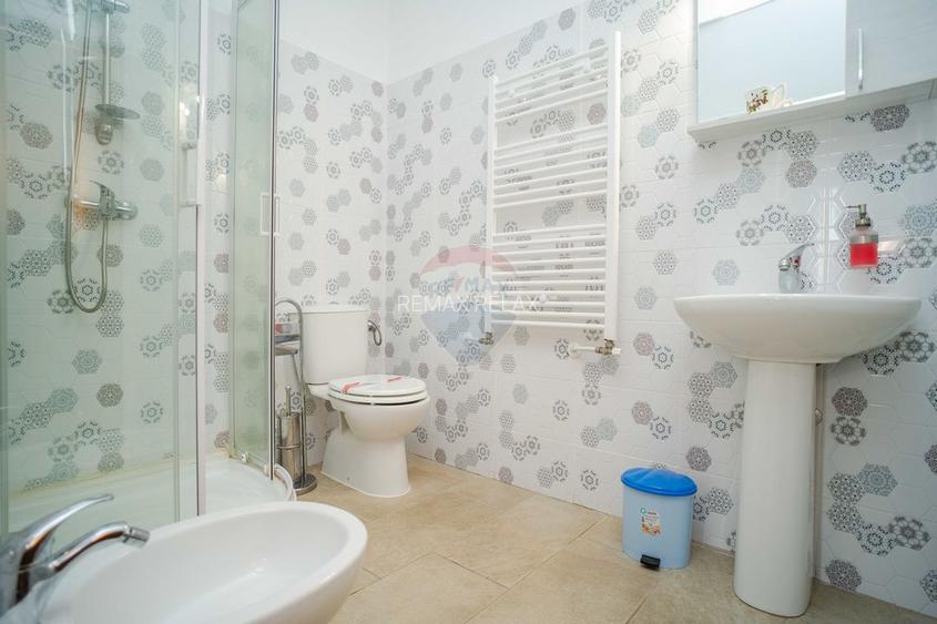 Complex cu Piscină/Cazare de Vânzare, 10.777mp Teren - DN24, Vaslui - 22