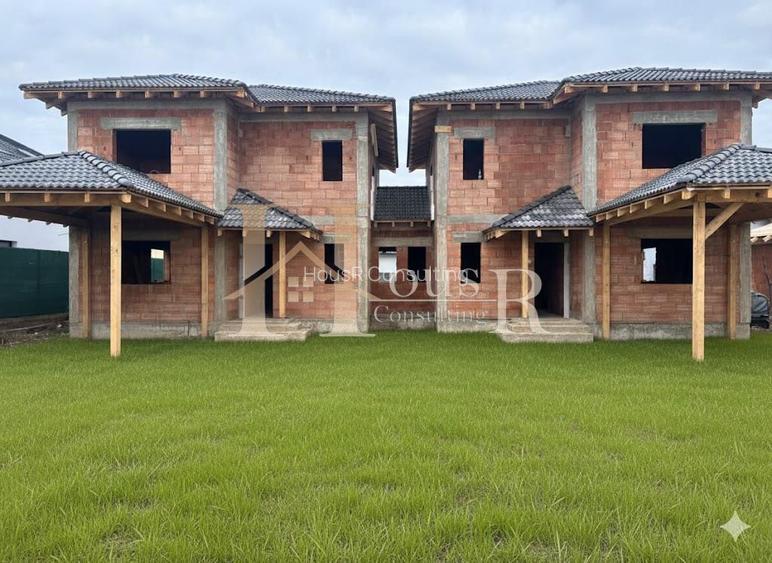 Calitate.Case despartite.365 mp teren.Car Port! - 5