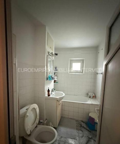 Apartament 4 camere decomandate zona Poarta 6 - 8