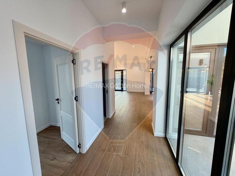 Casă / Vilă cu 4 camere de vânzare în zona Dedeman - 24