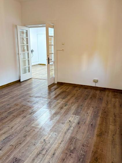 4 camere et 1 pt birouri in cladire interbelica zona C Calarasilor-Hala Traian