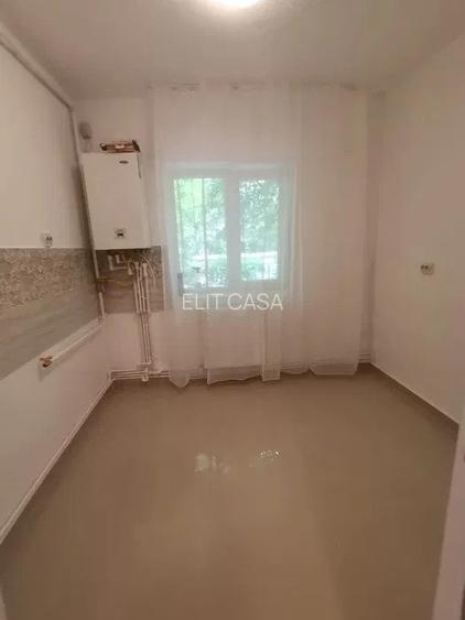 Apartament 2 camere, decomandat, zona Tatarasi - 4