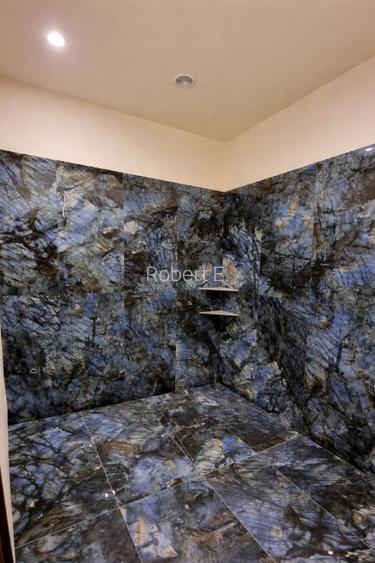 Apartament ultracentral de 154 mp construiți, situat pe Bd. Revoluției   - 7