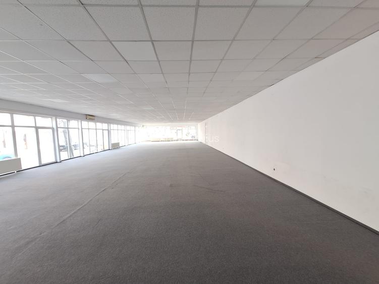 Showroom de inchiriat 300mp / vitrina 30m /parcare /ultracentral! - 2